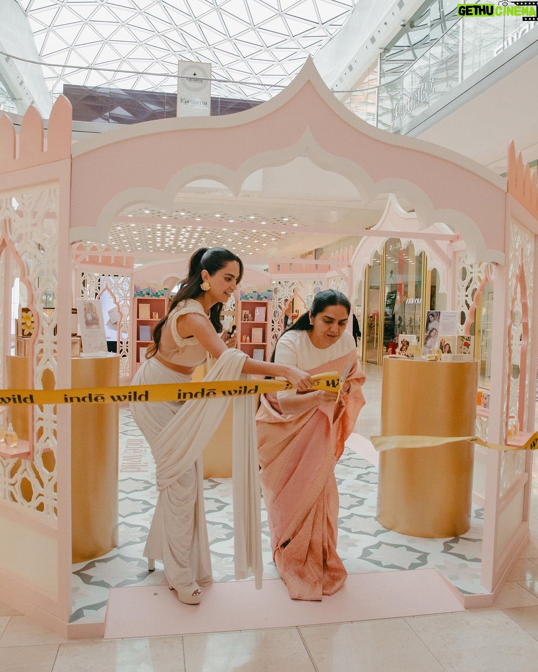 Diipa Khosla Instagram - Day 1 π€ Today (Day 2) is your last chance to meet Momi & Me at our @indewild Diwali London Pop-up πͺπ¬π§ Meet us today: β° Sat, 2 - 3 PM π @westfieldlondon, White City, opposite Boots & SoaceNK Thanks to the amazing team: Wearing @siddartha_tytler Jewellery by @reddotjewels Shoes @ysl Make-up @saps.slap Momiβs wearing @tilfi_banaras Hair @johanjohn_ Photos by @indiabharadwaj Westfield White City