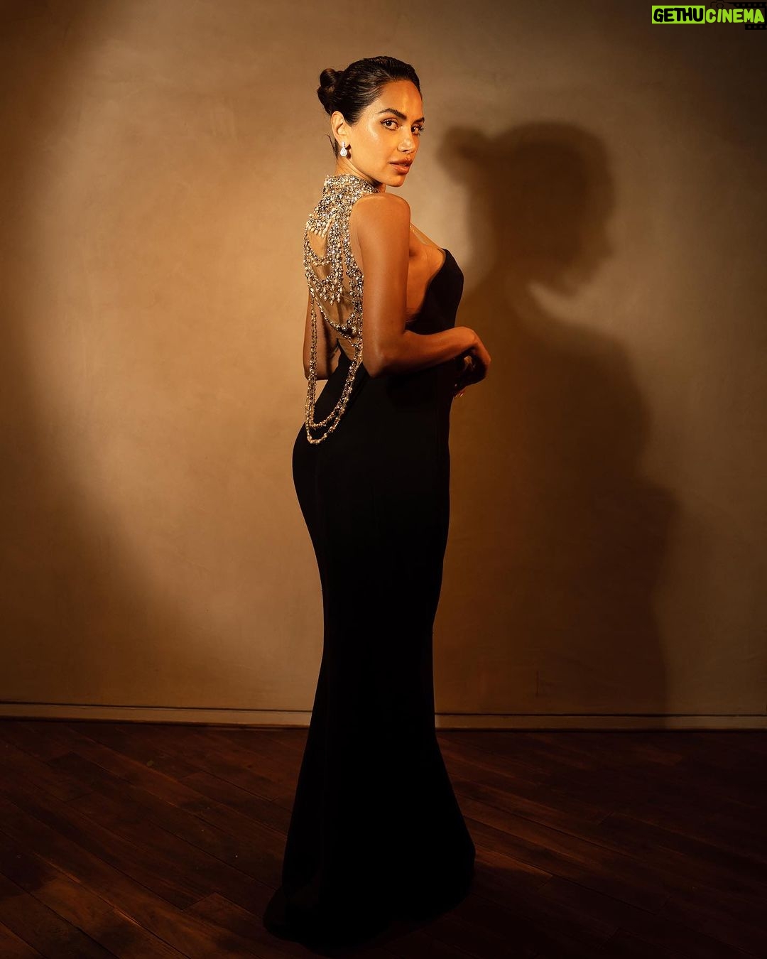 Diipa Khosla Instagram - Me 🤝🏽 bejeweled gowns… A night to remember with @elleindia Beauty Awards 2023 🪩✨ Dress by @marchesafashion Earrings by @tikamdasmotiramjewellers Rings @h.ajoomal Shoes by @versace Styled by @tanghavri HMU @suprabha_jadhav @dinkle_mua Photography @picture_tailor @that_cameraguyy