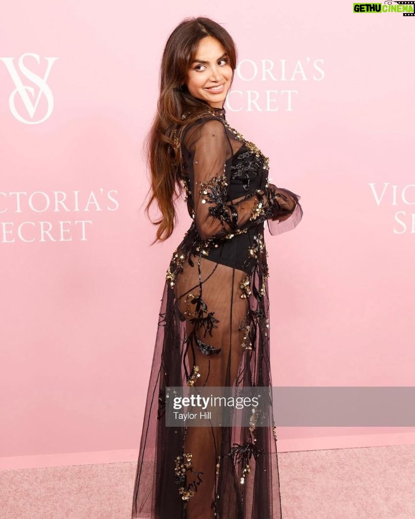 Diipa Khosla Instagram - Goosebumps for @victoriassecret THE TOUR’23 last night - an incredible movie showcasing designer collaborations around the world 💖 Thanks for having me in NYC 🥰 Wearing @bibhumohapatra & @victoriassecret Styled by @tanghavri Shot by @krimesh @crossover_studios