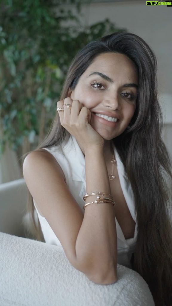 Diipa Khosla Instagram - Diamonds have always been a part of my journey. To me they draw a beautiful parallel of becoming the strongest version of oneself over the years and reflect the stories of generations behind them. These intricate pieces from @debeersforevermark Avaanti collection are a reminder of those tiny details that add that extra spark to my radiance, my confidence. As I celebrate my achievements each day internally, they mirror my success for the world to witness! #DiwaliwithDiamonds #DeBeersForevermark #NaturalDiamonds #ForevermarkAvaantiCollection #AgeOfAvaanti