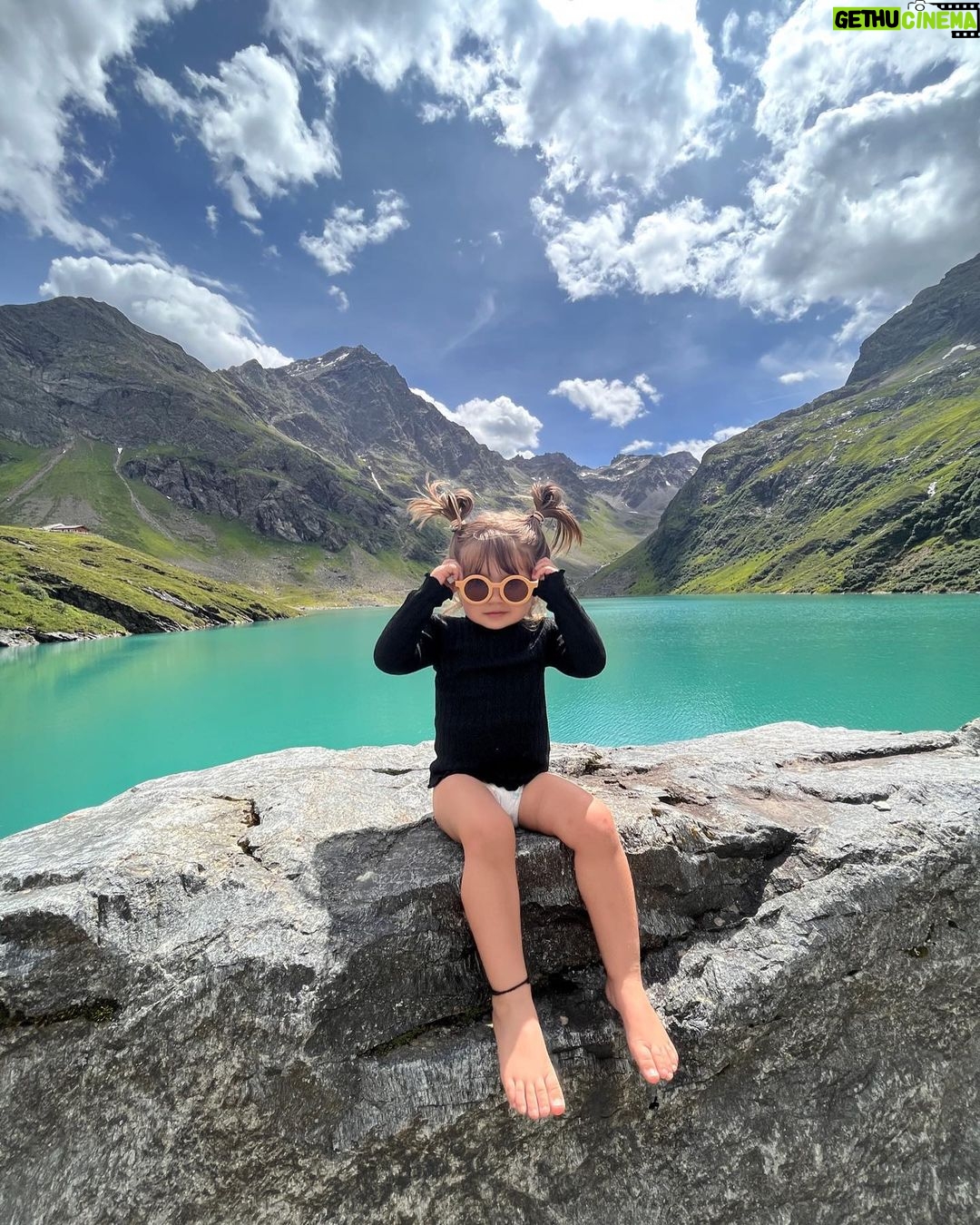 Diipa Khosla Instagram - From @chalet.bella with love 💌 A postcard from our holidays in the alps ⛰️☀️🌳🥾