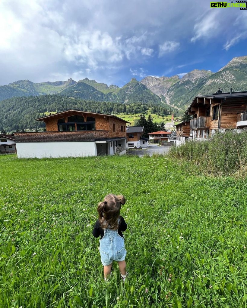 Diipa Khosla Instagram - From @chalet.bella with love 💌 A postcard from our holidays in the alps ⛰️☀️🌳🥾
