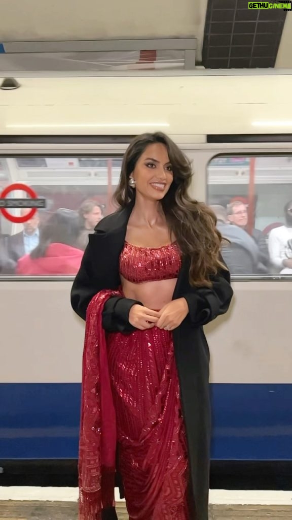 Diipa Khosla Instagram - Just a London Girl on her way to dinner in a sari 🇬🇧 Who has visited our @indewild Diwali Pop-up in London already? 🤎