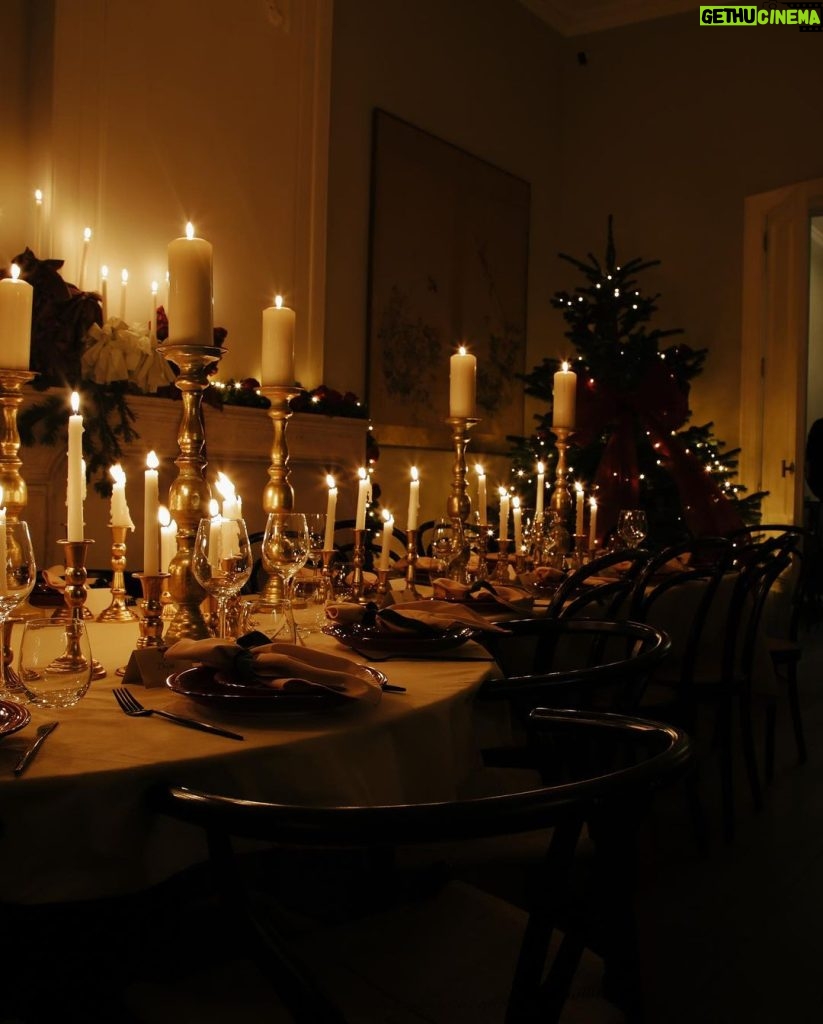 Diipa Khosla Instagram - ‘Tis the season 🧣❄️ Annual Büller-Khosla Christmas dinner ✨🎄 Amsterdam, Netherlands