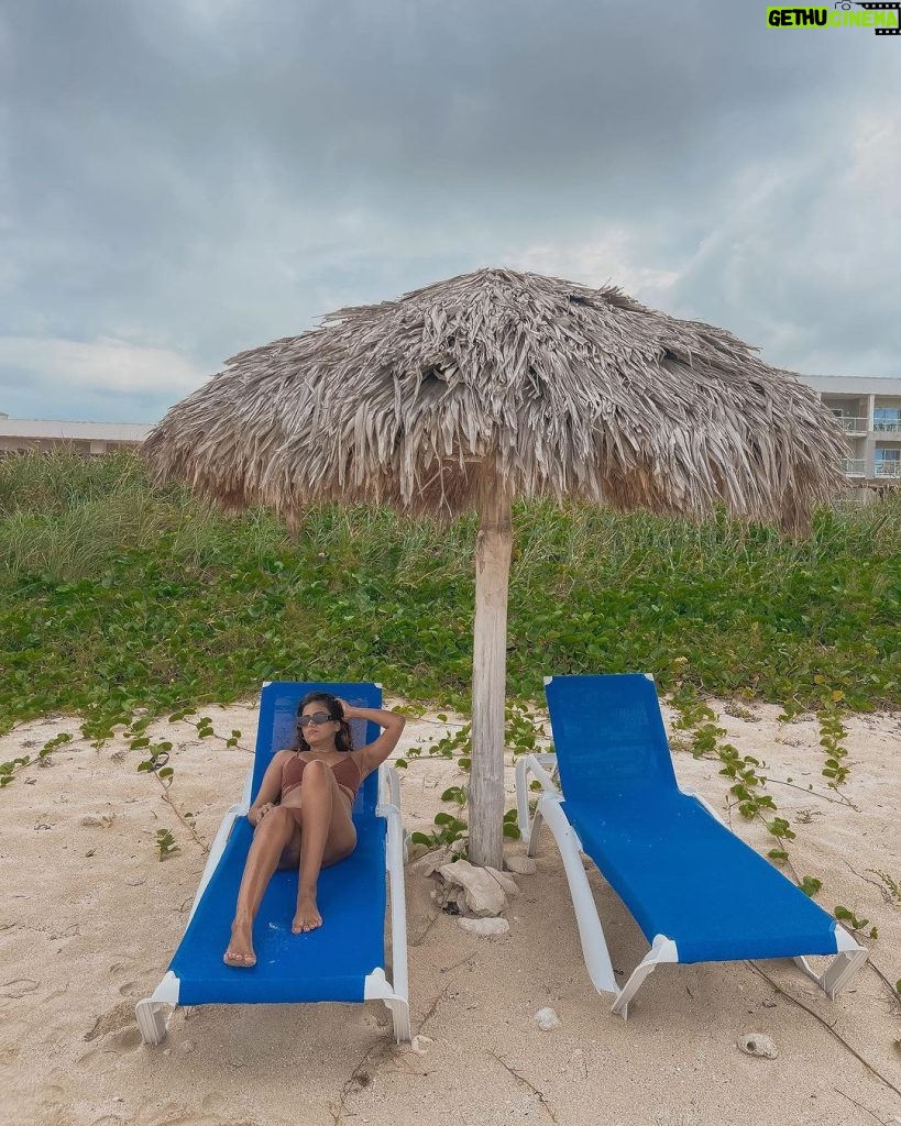 Dimpi Sanghvi Instagram - Hola Cuba 🇨🇺 📍@muthu_hotels @muthu_hotels_in_cuba @gran_muthu_rainbow Bikini from @urbanic_in @urbanicsquad #dimpitraveldiaries #cuba #southamerica #theoffbeatcouple #dimpisanghvi