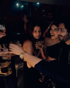 Dimpi Sanghvi Instagram - Housewarming Celebration 🥂 ✨ Thank you everyone for being part of this special occasion & gracing our home with so much love & warmth 🖤🖤 Wearing @labeld @dimpleshroffofficial Makeup by @kajolrpaswwanmakeupacademy Mumbai