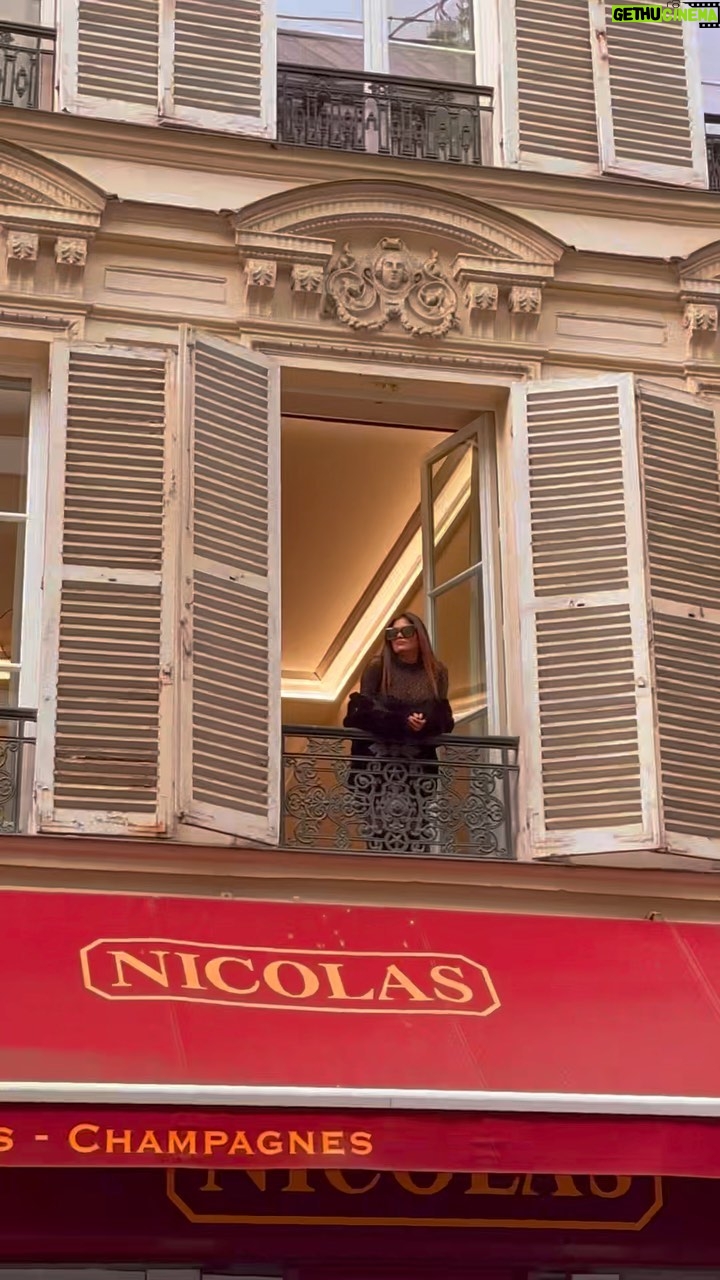 Dimpi Sanghvi Instagram - Dimpi in Paris 🥐🥂🇫🇷 So happy to partner with @airbnb for this amazing stay, located in the heart of Paris at Champs Élysées #dimpitraveldiaries #dimpiinparis #dimpisanghvi #airbnb #airbnbexperience #luxurylifestyleinfluencers #paris #france