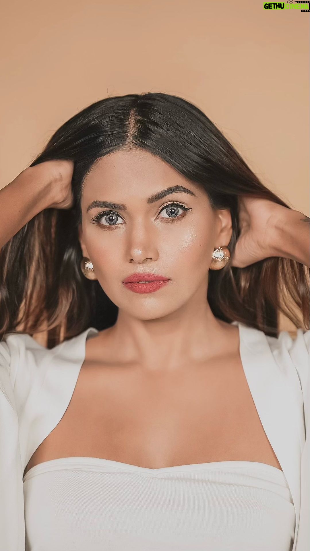 Dimpi Sanghvi Instagram - Beauty bonanza alert! β¨ ποΈ Block Friday Sale is live @shoppers_stop @ssbeauty! Grab your beauty faves now: π Lakme up to 50% off π Maybelline flat 20% off π
Arcelia Buy 1get 30% or buy 2 and get 40% π Myglamm flat 40% off ποΈ Kay Beauty up to 25% off #BlockFridaySale runs till Nov 26th, in-store and online. Happy shopping! π₯ #SSBeautyBrigade #SSBeauty #ShoppersStop #ShoppingComesFirst #DimpiSanghvi #Makeup #MakeupTutorial #Beauty