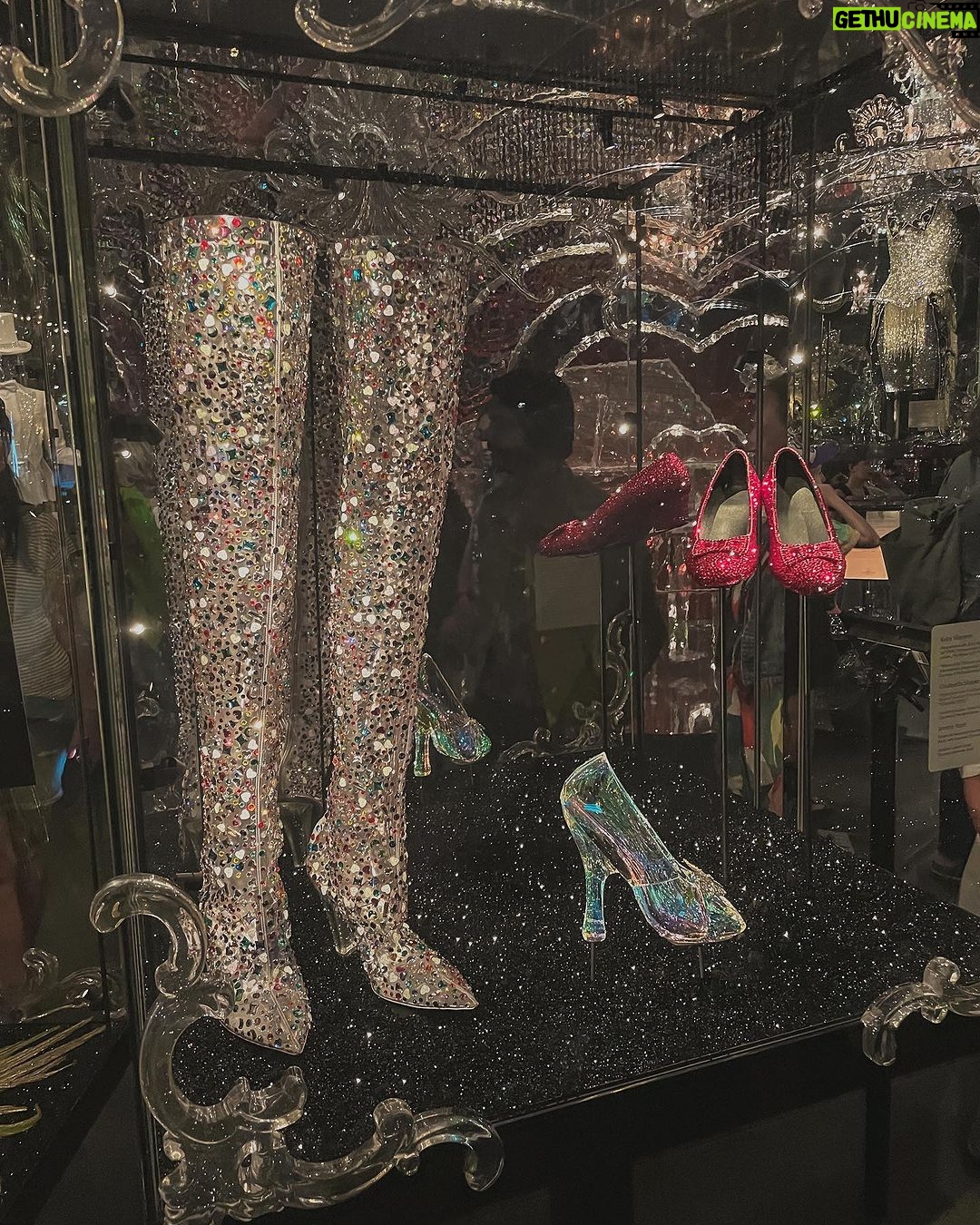 Dimpi Sanghvi Instagram - Thanks @swarovski for a sparkling day at the Crystal World ✨ Truly a magical experience where each chamber is so fascinating with all the gorgeous crystal creations. Each time I entered a new chamber, I became more excited. The carousel truly brought out the kid in me & I also got some stunning goodies from their store. So happy to share this feel good experience with you guys, you really have to visit the Swarovski Crystal World when you are in Innsbruck, Austria. #myinnsbruck #visittirol #lovetirol #kristallwelten #dimpitraveldiaries #dimpisanghvi @innsbrucktourism Swarovski Kristallwelten, Wattens Austria