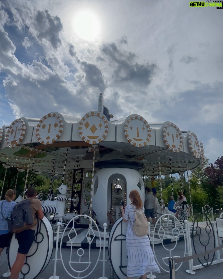 Dimpi Sanghvi Instagram - Thanks @swarovski for a sparkling day at the Crystal World ✨ Truly a magical experience where each chamber is so fascinating with all the gorgeous crystal creations. Each time I entered a new chamber, I became more excited. The carousel truly brought out the kid in me & I also got some stunning goodies from their store. So happy to share this feel good experience with you guys, you really have to visit the Swarovski Crystal World when you are in Innsbruck, Austria. #myinnsbruck #visittirol #lovetirol #kristallwelten #dimpitraveldiaries #dimpisanghvi @innsbrucktourism Swarovski Kristallwelten, Wattens Austria