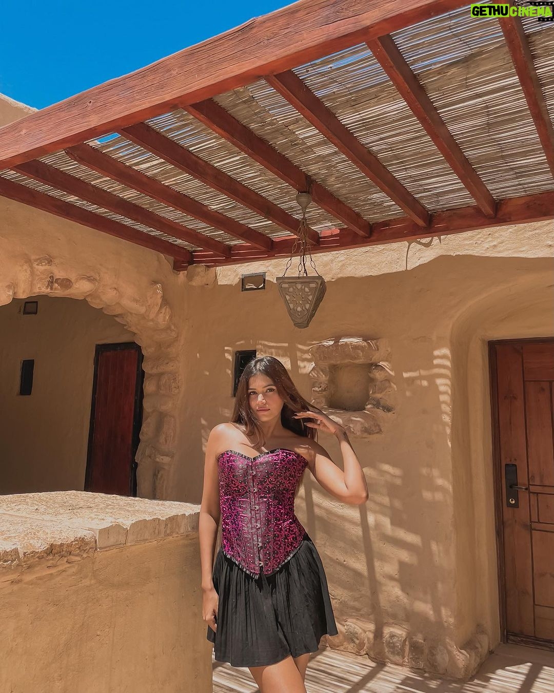 Dimpi Sanghvi Instagram - we’re happy, free, confused & lonely at the same time 🥀 @movenpickdeadsea @goldcoastfilmsofficial @all_mea #DimpiTravelDiaries #Jordan #MovenpickDeadSea #LiveLimitless #LimitelessTravel #ALLrewards #ALLexclusive #DimpiSanghvi