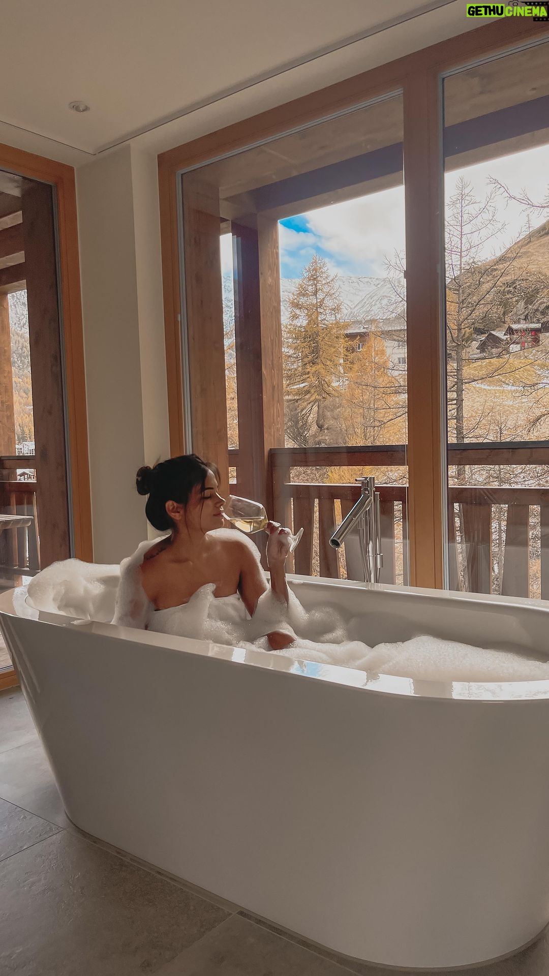Dimpi Sanghvi Instagram - Swiss Mornings π¨π Chilling at my fav spot in this stunning @airbnb π« #switzerland #airbnb #airbnbexperience #bestairbnb #dimpitraveldiaries #dimpisanghvi #zermatt #indiantravelbloggers #travelbloggers #globetrotter #globetravel #theoffbeatcouple Zermatt, Switzerland