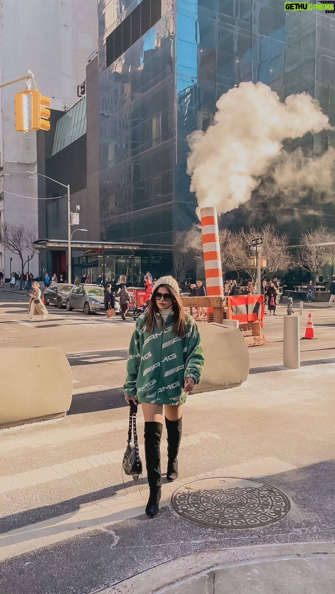 Dimpi Sanghvi Instagram - New York youโll always be my first ๐ ๐- Financial District, New York #dimpitraveldiaries #travelreels #America #mumbaifashioninfluencers #mumbailifestyleinfluencers #Winter #indiantravelblogger #LuxuryWorldTraveler #LuxuryTravelBlogger #LuxuryLifestyle #LuxuryFashion #mumbaibloggers #IndianFemaleBloggers #Travelgoals #FashionBlogger #LifestyleBlogger #TravelBlogger #IndianInfluencer #mumbaitravelbloggers #usa #indiantravelinfluencer #travelinfluencer #mumbaiinfluencer #newyork #usa #timessquare #financialdistrict #newyorkblogger #newyorklifestyleblogger #globalinfluencer #newyorkfashionblogger