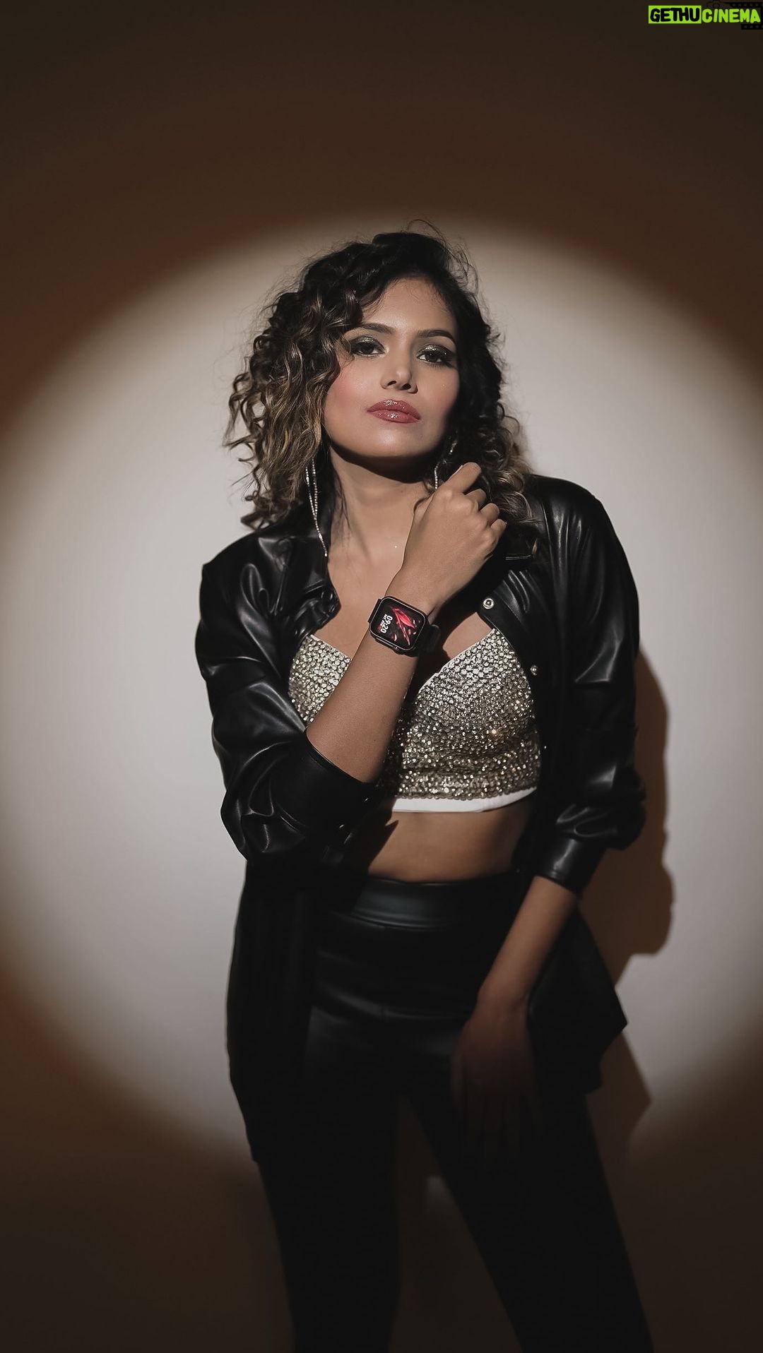 Dimpi Sanghvi Instagram - @fireboltt_ has come up with their latest launch and Iβm in awe!! π₯π₯ Their newly launched SUPERNOVA is just the smartwatch I needed. That metallic body with those bright colours, and especially that 1.78-inch always-on AMOLED display!! π―π― The smartwatch has a crystal clear display all thanks to its 368x448 pixels resolution & 500 NITS brightness. Not only this, it has 123 sports modes, BT calling, voice assistance, smart notifications, and much more!! Go get your hands on this amazing smartwatch now. Exclusively available on Flipkart and Fireboltt.com for Rs.3499!! β #SUPERNOVA #FireBoltt #OutshineThem #DimpiSanghvi #MumbaiLifestyleInfluencers #Smartwatch India