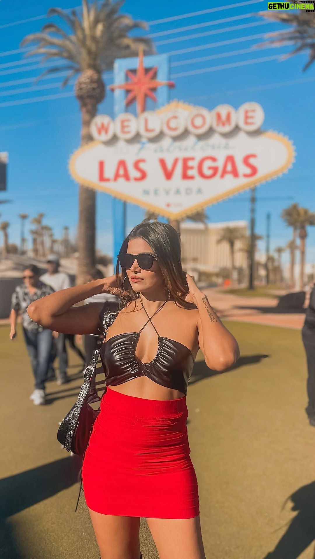 Dimpi Sanghvi Instagram - In Las Vegas for Christmas ❤️ . . . #dimpisanghvi #lasvegas #nevada #usa #christmasoutfit #photooftheday #America #Christmas2022 #NewYears2022 #Winter #December #Holidays #WinterIshere #bluesky #ootdfashion #indiantravelblogger #LuxuryWorldTraveler #LuxuryTravelBlogger #LuxuryLifestyle #LuxuryFashion #mumbaibloggers #IndianFemalebloggers #shashanksanghvi #Travelgoals #FashionBlogger #LifestyleBlogger #TravelBlogger #mensinfluencer #indianinfluencer #dimpitraveldiaries Las Vegas, Nevada