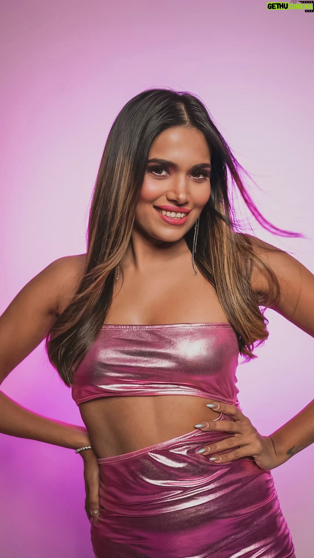 Dimpi Sanghvi Instagram - Look on the pink side of life !The Biggest Beauty Sale of the year is live only @mynykaa from 21st to 28th November so go grab your faves now! Upto 50% off on your favourite beauty products Get upto INR 400 off on your first order +Free shipping *Valid on orders above INR 299 Download the Nykaa App now & start adding your favourites to the cart 🛒 #BiggestBeautySale #NykaaPinkFriday2022 #Ad #DimpiSanghvi #MumbaiBeautyInfluencers #Nykaa #MakeupBloggers #NykaaBeauty #Sale #MumbaiBeautyBloggers #PaidPartnership