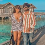 Dimpi Sanghvi Instagram - #TuChodiyonNa haath mera ❤️ @ronitvinta #indiantravelcouple #travelbloggers #coupletravelbloggers #theoffbeatcouple #shashanksanghvi #dimpisanghvi #coupletravellers #mumbaicouplebloggers #mumbaitravelbloggers #ad World