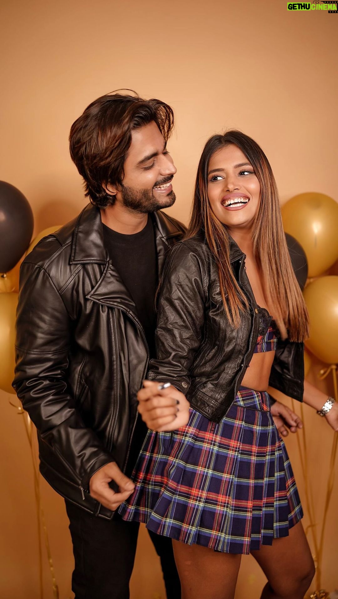 Dimpi Sanghvi Instagram - #Duawan . . @dimpisanghvi_ws #iamshashhtravels #indiantravelblogger #WorldTraveler #LuxuryTravelBlogger #CoupleBloggers #CoupleGoals #reels #outfitoftheday #outfitideas #fashionblogger #couplereels #coupledance #soulful #songs #musicvideo