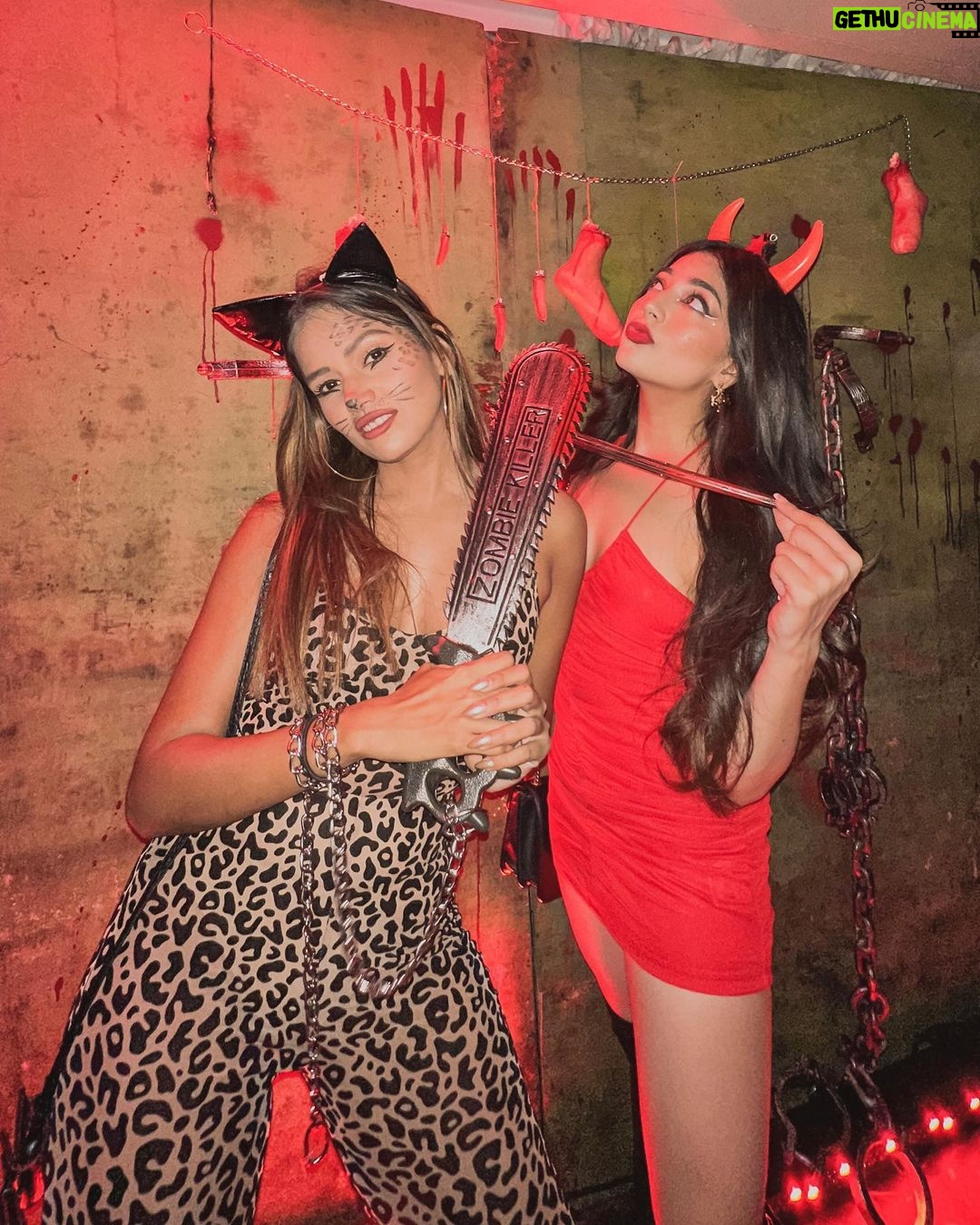 Dimpi Sanghvi Instagram - Happy HalloWeekends šš #dimpisanghvi #halloweenweekend #halloween2022 #halloweencostume #halloweenoutfitideas #halloweenmakeup #halloweenleopardcostume #halloweenleopardmakeup #scoobydoo #shaggy #devil #angel #killbill #vampire Soho House Mumbai