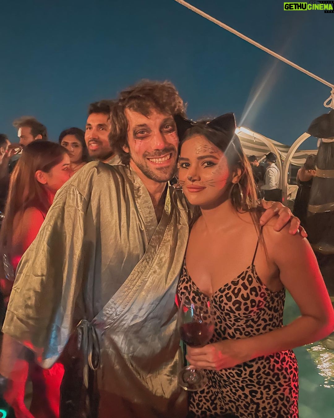 Dimpi Sanghvi Instagram - Happy HalloWeekends šš #dimpisanghvi #halloweenweekend #halloween2022 #halloweencostume #halloweenoutfitideas #halloweenmakeup #halloweenleopardcostume #halloweenleopardmakeup #scoobydoo #shaggy #devil #angel #killbill #vampire Soho House Mumbai