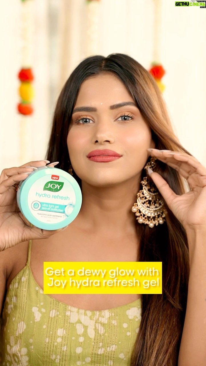 Dimpi Sanghvi Instagram - It’s time to welcome Bappa with happiness💛, so here’s a quick get ready with me video showing how my skin is always glowing & hydrated with Joy Hydra Refresh Ultra Light Gel Oil Free Moisturizer. It contains Hyaluronic Acid & Panthenol which provides intense hydration for 48 hrs & it’s light weight zero oil non greasy formula gets absorbed really quickly providing a smooth base for makeup, leaving your skin hydrated through the day. It is Sulphate, Paraben & Alcohol free & can be used all around the year in any weather, and guess what, it’s best for oily skin. Head to Joy’s website to get your hands on this moisturiser. @joy_beautifulbynature #ganeshchaturthi #ganeshchaturthi2023 #grwm #grwmreel #JoyBeautifulByNature #GelMoisturizers #Moisturizer #SkinCare #OilFreeMoisturizer #JoyCare #CrueltyFree #ZeroOil #NatureInspiredJoy #SkinCareRoutine #NaturalSkincare #collaboration #dimpisanghvi #ad