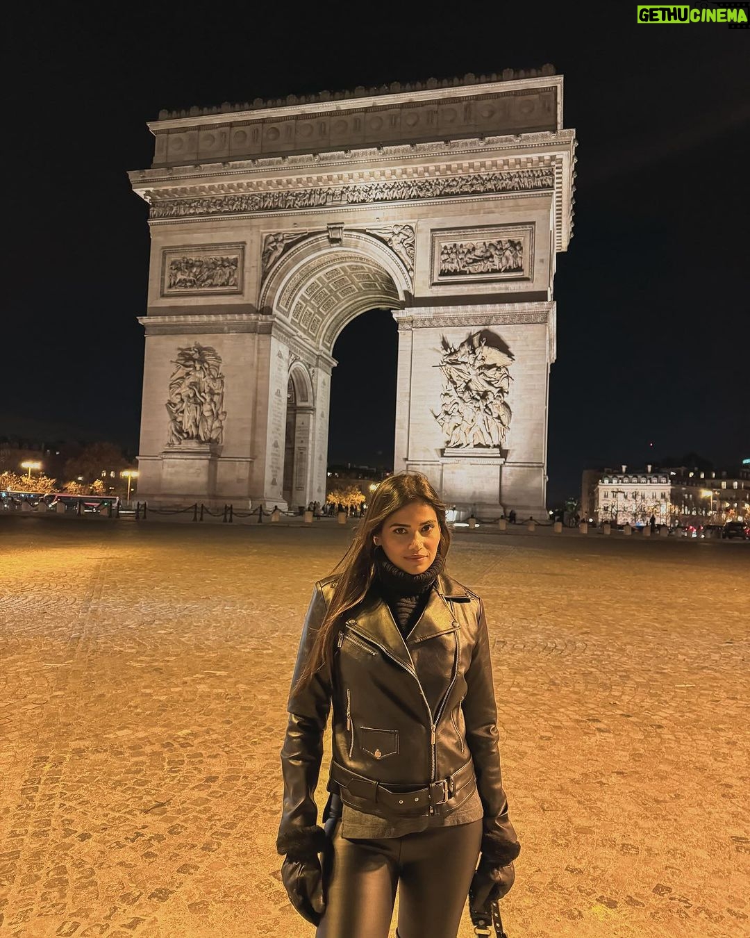 Dimpi Sanghvi Instagram - Embrace the charm of Parisian living at my @airbnb β where every corner tells a story, and every window opens up to a view of enchantment. My home away from home in the heart of Paris! π«π·β¨ #ParisianHideaway #AirbnbExperience #CityOfLights #DimpiTravelDiaries #IndianLuxuryLifestyleInfluencers #LuxuryLifestyleInfluencers #Paris #Travel #WinterFashion #MumbaiLuxuryLifestyleInfluencers #ChampsElysees #Airbnb #IndianTravelInfluencers Paris, France