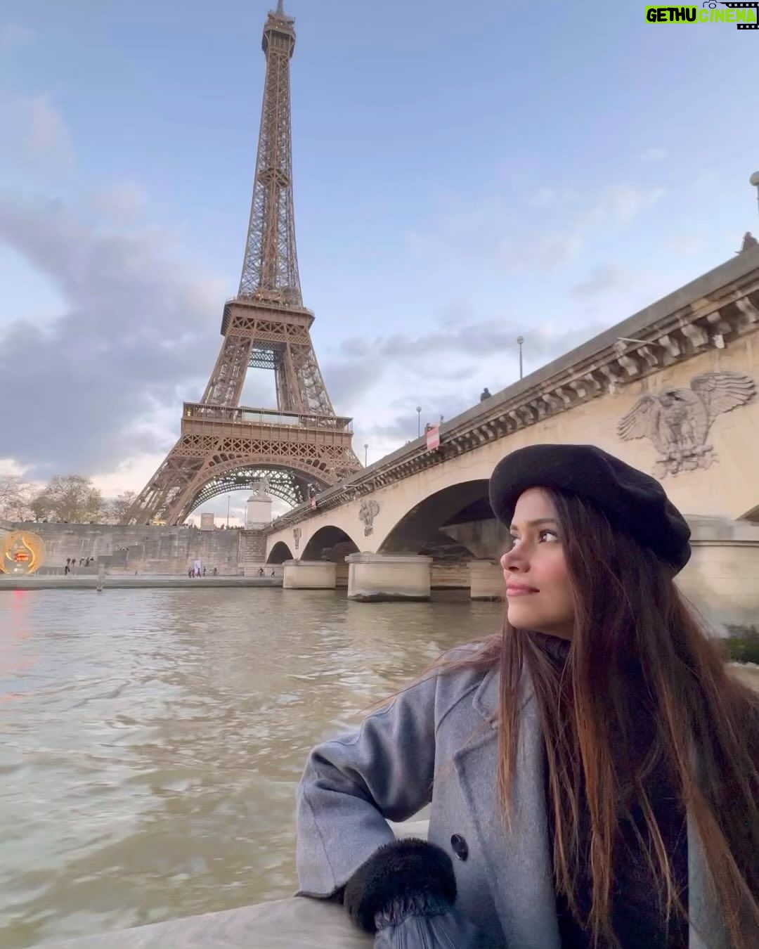 Dimpi Sanghvi Instagram - Paris, je t'aime π Wearing this chic outfit from @urbanic_in π #dimpisanghvi #paris #france #indiantravelinfluencer #indiantravelinfluencers #travel #indianluxuryinfluencer #luxurytravel #travelinfluencers #globaltravelinfluencers #travelyoutuber #theoffbeatcouple Paris, France