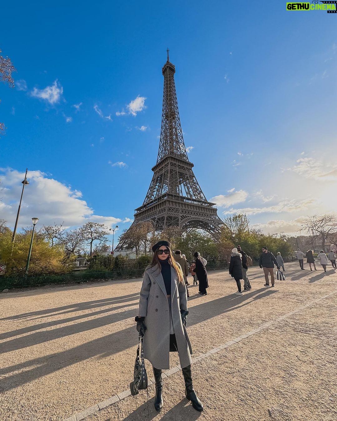 Dimpi Sanghvi Instagram - Paris, je t'aime π Wearing this chic outfit from @urbanic_in π #dimpisanghvi #paris #france #indiantravelinfluencer #indiantravelinfluencers #travel #indianluxuryinfluencer #luxurytravel #travelinfluencers #globaltravelinfluencers #travelyoutuber #theoffbeatcouple Paris, France