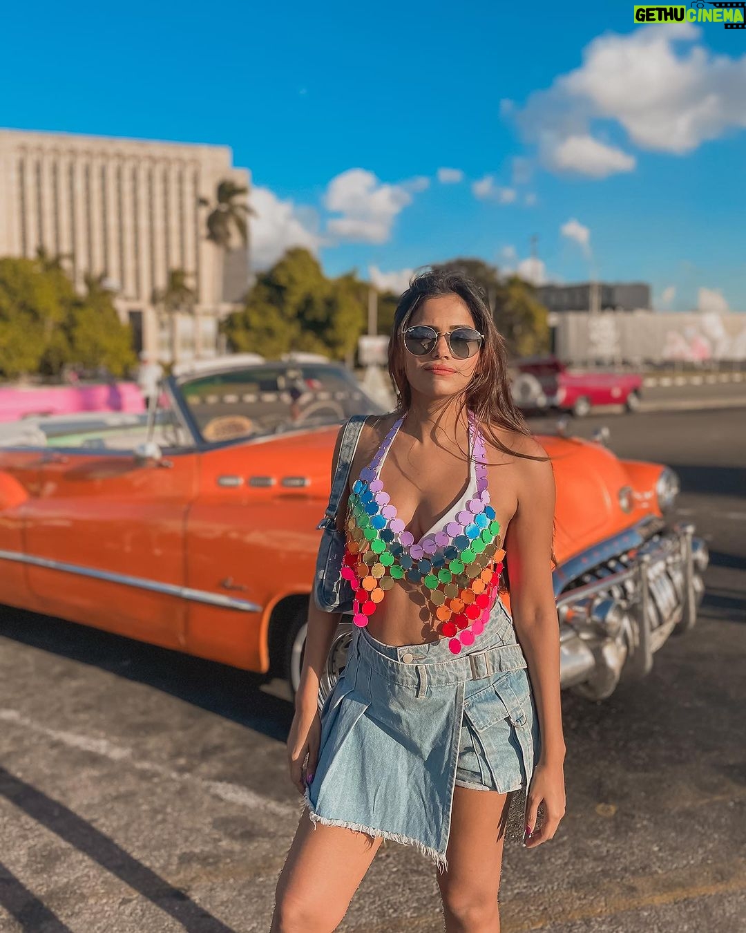 Dimpi Sanghvi Instagram - Havana ooh na na π§‘π #vintagecars #dimpitraveldiaries #cuba #havana #vintage #luxurycars #caribbean #caribbeanisland #indiantravelbloggers #indiantravelinfluencers #travel #travelinfluencers #theoffbeatcouple #MGMMuthuHotels #Muthu_Hotels #Muthu_Hotels_Cuba_FAM2023 Havana, Cuba
