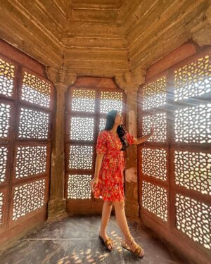 Dimple Biscuitwala Instagram - Feeling Each and every frame 🖼️🫶🏻
#jaipur #amerfort #nahargarhfort #dimplebiscuitwala #traveldiaries #jaipurdiaries #pinkcity