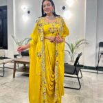 Dimple Biscuitwala Instagram – Radiant moments☀️✨
.
Jewellery by @thejewelstudiio 
Wearing @mangalyam_ahmedabad 
Styled by @style_by_mita 
.
#dimplebiscuitwalalive #showtime #shownight #sangeetnight