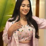 Dimple Biscuitwala Instagram – Simplicity speaks with splendour 🌸
.
Wearing @mangalyam_ahmedabad 
Styled by @style_by_mita 
Jewellery by @thejewelstudiio 
.
#showtime #showready #dimplebiscuitwalalive