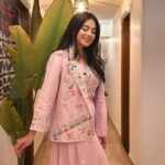 Dimple Biscuitwala Instagram – Simplicity speaks with splendour 🌸
.
Wearing @mangalyam_ahmedabad 
Styled by @style_by_mita 
Jewellery by @thejewelstudiio 
.
#showtime #showready #dimplebiscuitwalalive