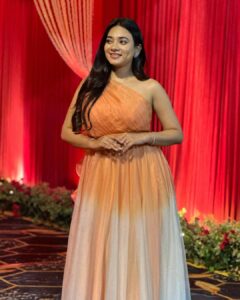 Dimple Biscuitwala Instagram - 🧡✨ #showready Wearing @roset.96 Jewellery by @thejewelstudiio Hair by @headshotsalons Styled by @style_by_mita