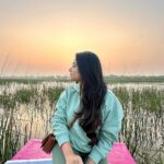 Dimple Biscuitwala Instagram – Nature’s silent symphony, a refreshing serenade for the soul☀️ #SunriseMagic #blissfulmoments #naturelove #nalsarovar #nalsaroverbirdsanctuary Nal Sarovar