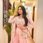 Dimple Biscuitwala Instagram – Simplicity speaks with splendour 🌸
.
Wearing @mangalyam_ahmedabad 
Styled by @style_by_mita 
Jewellery by @thejewelstudiio 
.
#showtime #showready #dimplebiscuitwalalive