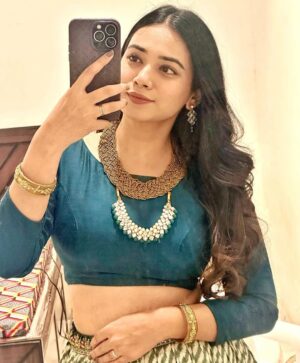 Dimple Biscuitwala Instagram - 💫Reflecting on the moment💚
#showready #sangeetready #dimplebiscuitwalalive
