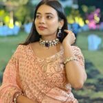 Dimple Biscuitwala Instagram – 🧡✨#showready #sangeetnight #dimplebiscuitwalalive 
.
Wearing @aasvi_by_sheetalchandel 
Jewellery by @thejewelstudiio 
Styled by @style_by_mita