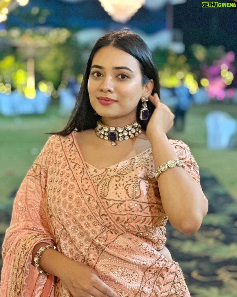 Dimple Biscuitwala Instagram - 🧡✨#showready #sangeetnight #dimplebiscuitwalalive . Wearing @aasvi_by_sheetalchandel Jewellery by @thejewelstudiio Styled by @style_by_mita
