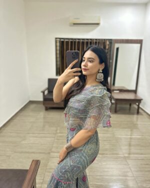 Dimple Biscuitwala Instagram - Showready in @littleluxurylandofficial 🌸
.
#rajkot #sangeetnight #dimplebiscuitwala