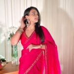 Dimple Biscuitwala Instagram – Rani pink🩷
Wearing @aasvi_by_sheetalchandel 
.
#sareelove #weddingoutfit #organza #organzasaree