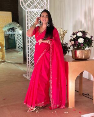 Dimple Biscuitwala Instagram - Rani pink🩷
Wearing @aasvi_by_sheetalchandel 
.
#sareelove #weddingoutfit #organza #organzasaree