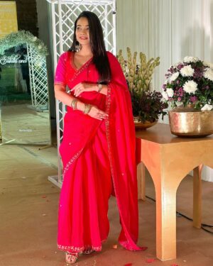 Dimple Biscuitwala Instagram - Rani pink🩷
Wearing @aasvi_by_sheetalchandel 
.
#sareelove #weddingoutfit #organza #organzasaree