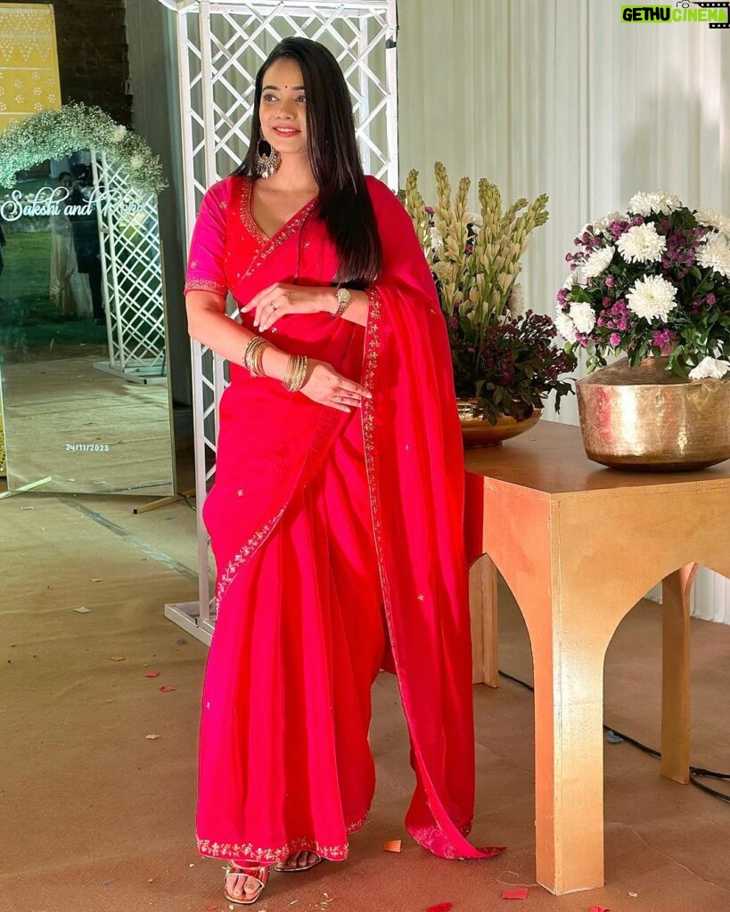 Dimple Biscuitwala Instagram - Rani pink🩷 Wearing @aasvi_by_sheetalchandel . #sareelove #weddingoutfit #organza #organzasaree