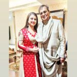 Dipti Rekha Padhi Instagram - Throwback to that awesome day with the living legend and the Maestro @subhashghai1 sir🙏🏻 #😊😊😊 #memory💕 . . #delhi #dream
