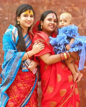 Dipti Rekha Padhi Instagram - Mama & Suma Maa ki ladly Adu
Mama @chandini_lokanath & Suma Maa @diptirekhaofficial 
#mundanceremony👶✂ #araditempleinbhadrak🔱🙏☺ #motherdaughterlove #instareelsindia❤️ #instagood