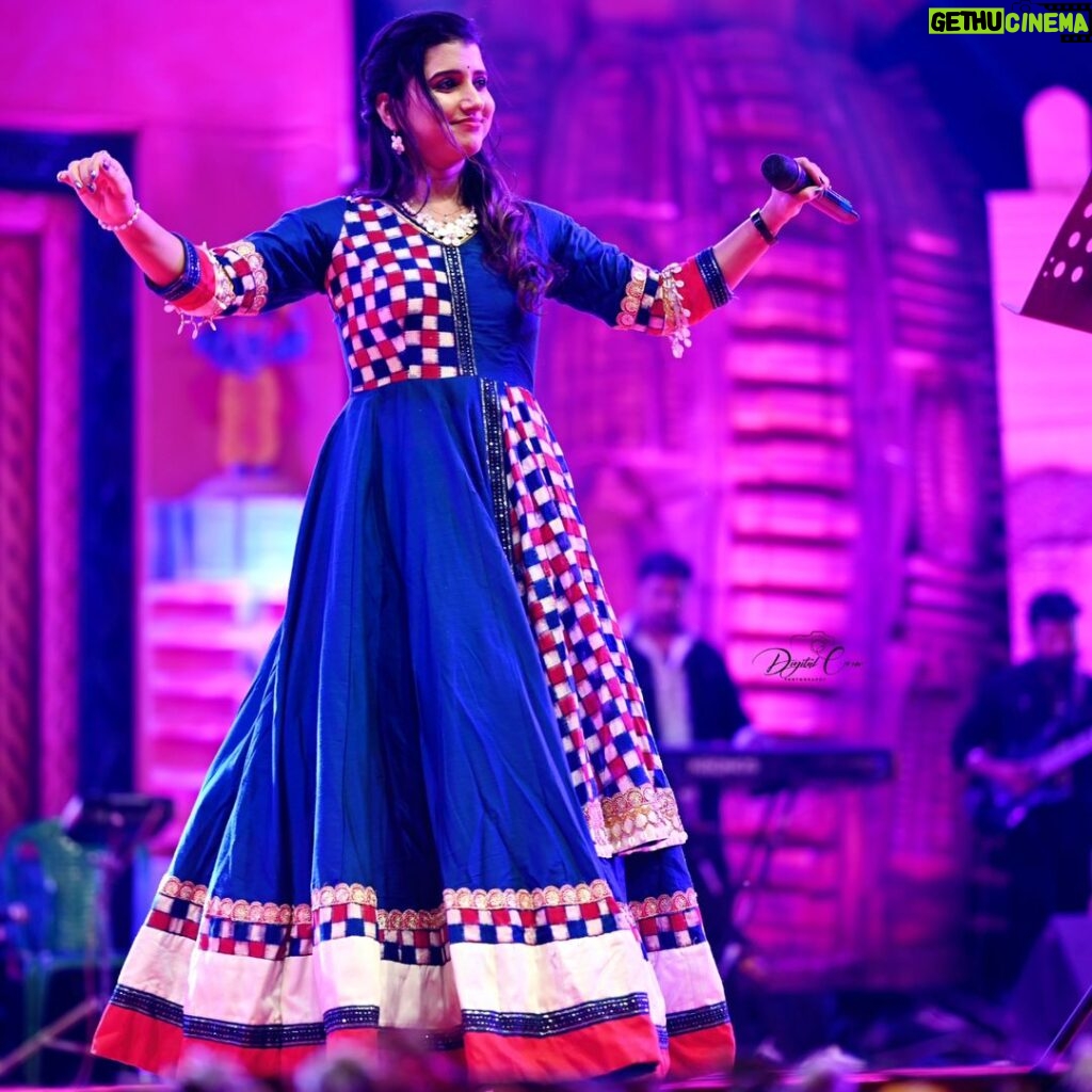 Dipti Rekha Padhi Instagram - Snap from Cuttack Balijtra show❤️ #cuttack #balijtra . . . pic-@digitalcrewphotography 👗@mahendrabaral_official Hairstyle- @glamoverbypooja