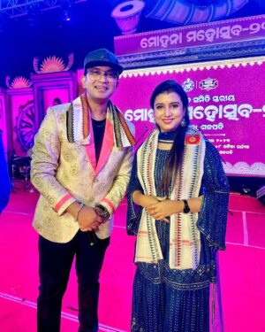 Dipti Rekha Padhi Instagram - Outstanding Mohana Mahotsav 2023 with the beautiful voice @diptirekhaofficial 😍

Thank you Nihar bhai , Samir bhai , Respected BDO sir of Mohana for this super energetic event 😇❤️
#satyajeetpradhan #diptirekha #liveshow #mohanamahotsav_2023