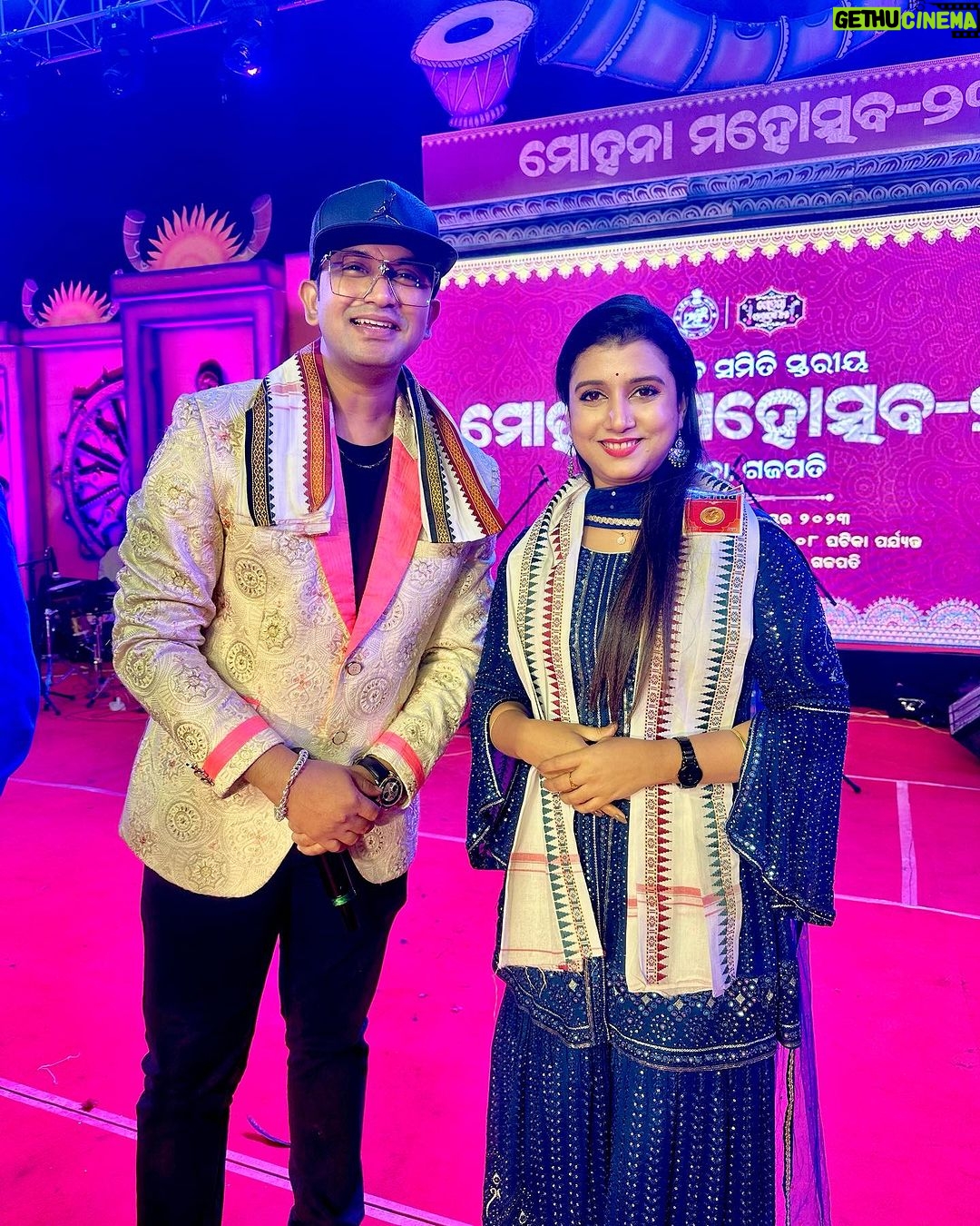Dipti Rekha Padhi - 7.7K Likes - Outstanding Mohana Mahotsav 2023 with the beautiful voice @diptirekhaofficial 😍
Thank you Nihar bhai , Samir bhai , Respected BDO sir of Mohana for this super energetic event 😇❤️
#satyajeetpradhan #diptirekha #liveshow #mohanamahotsav_2023