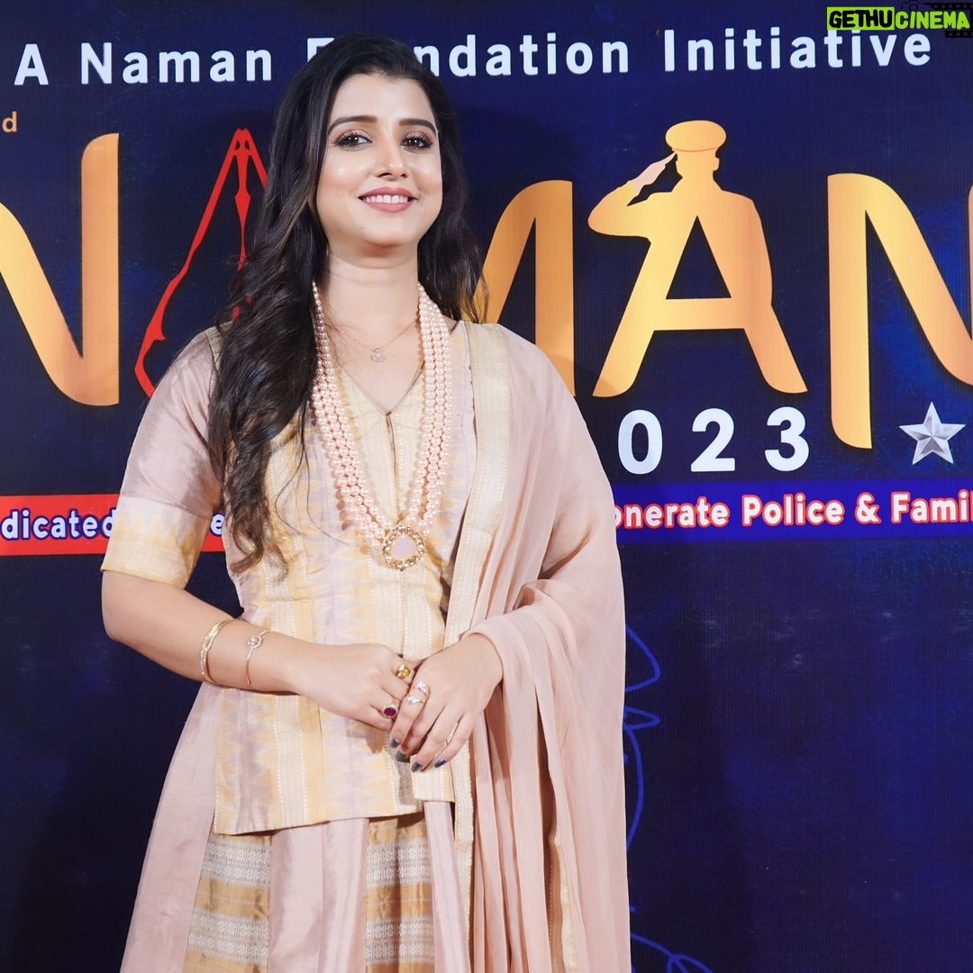 Dipti Rekha Padhi Instagram - 🤎🩷🤎 . . . pic- @ollywoodreports 👗@ramulicreation Hairdesigned by Anu❤️